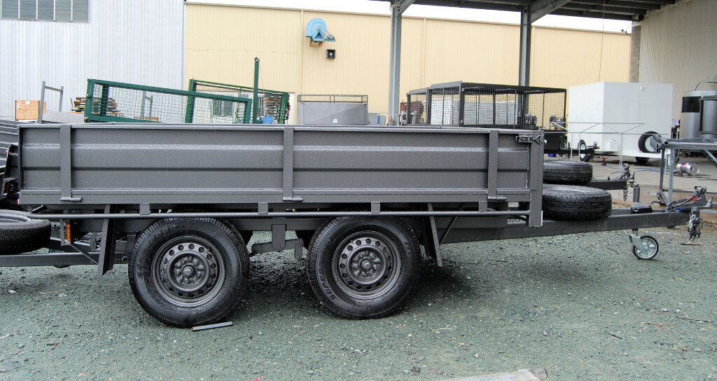 3.0T Tandem Axle Box Trailer with Wheels Under and Drop Sides  1
