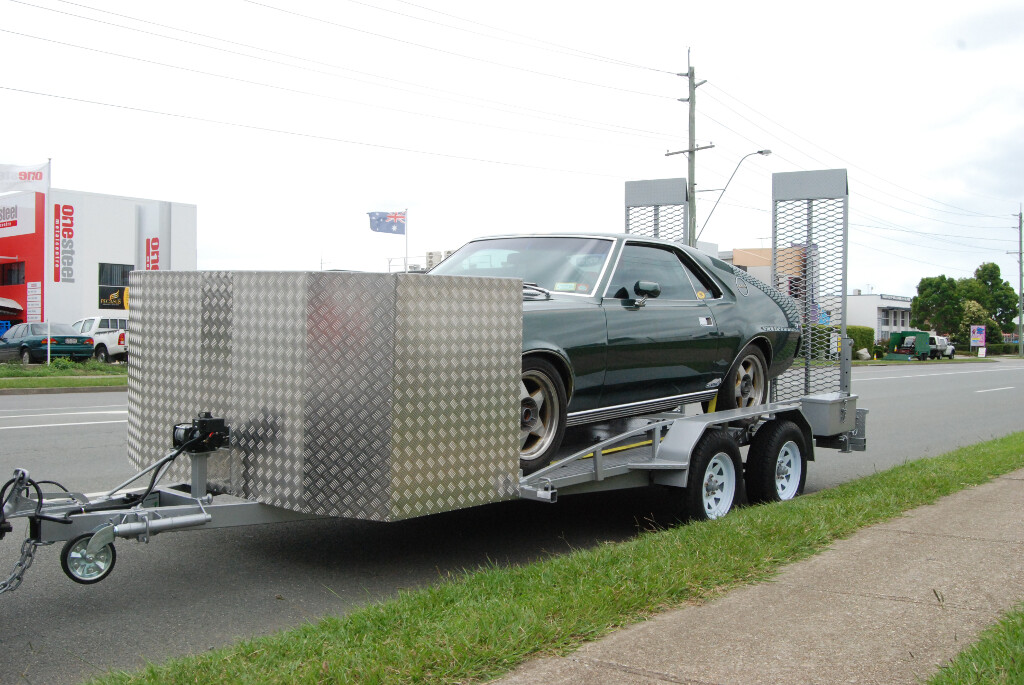 Special 2.5 Tonne Car Trailer With Front Shroud