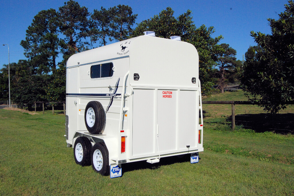 SL600 Enclosed Float with Rear Lift-up Door