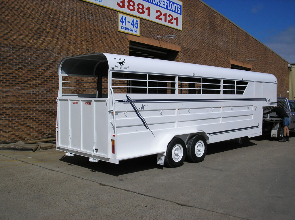 6 Horse Gooseneck with Open Sides
