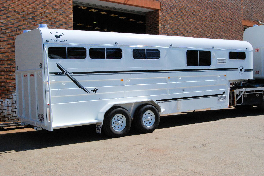 2000mm Wide Gooseneck with Sliding Windows