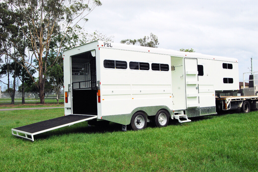 2.46m Wide Gooseneck with Saddle/Tack Cupboards