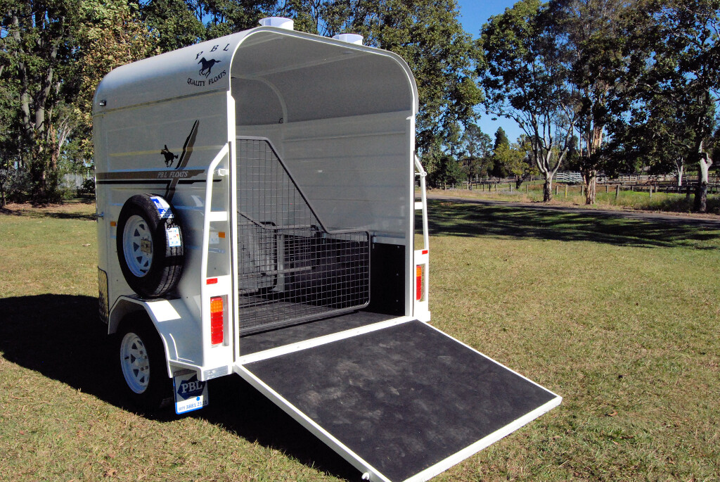 2 Horse Miniature Float with Standard Tailgate Ramp
