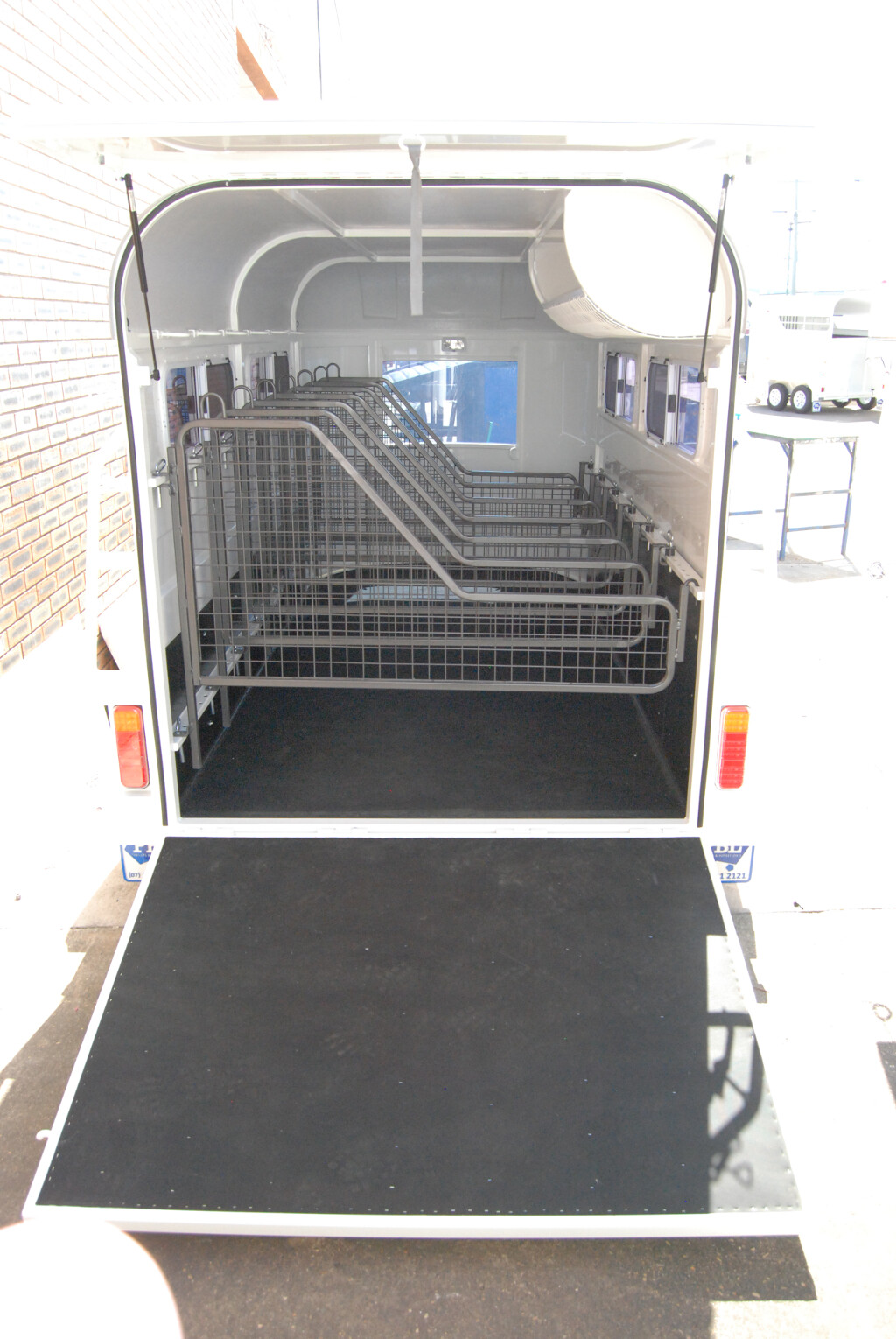 Lift-Up Gas Strutted Back Door & Tailgate Ramp