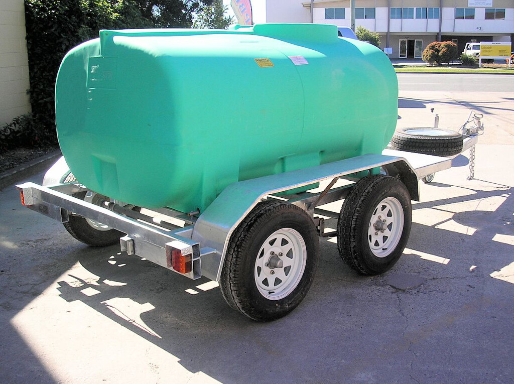 2000 Litre Tandem Axle Poly Tanker 1 