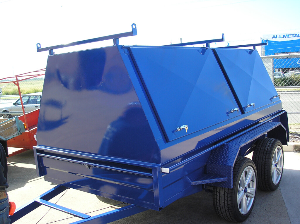 8x5, 2 Tonne, Tandem Axle With  4 Door Trade Top