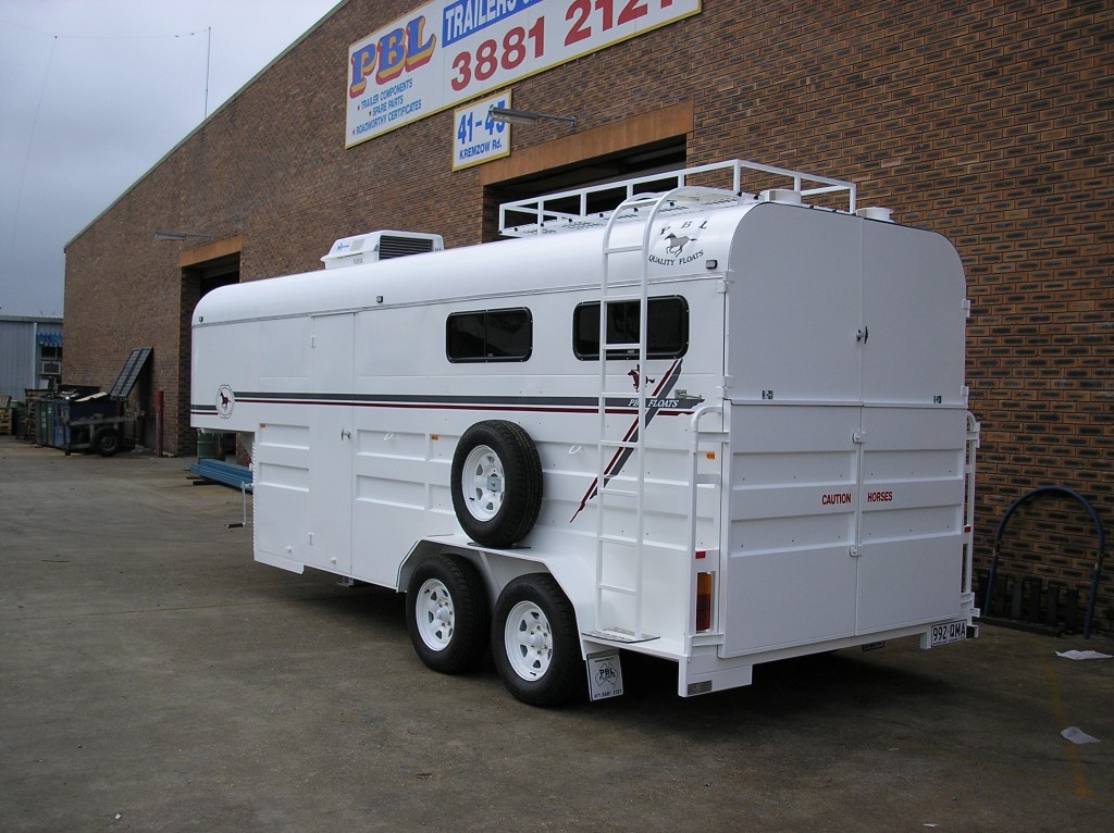 Enclosed 3 Horse Gooseneck, with Hay Rack