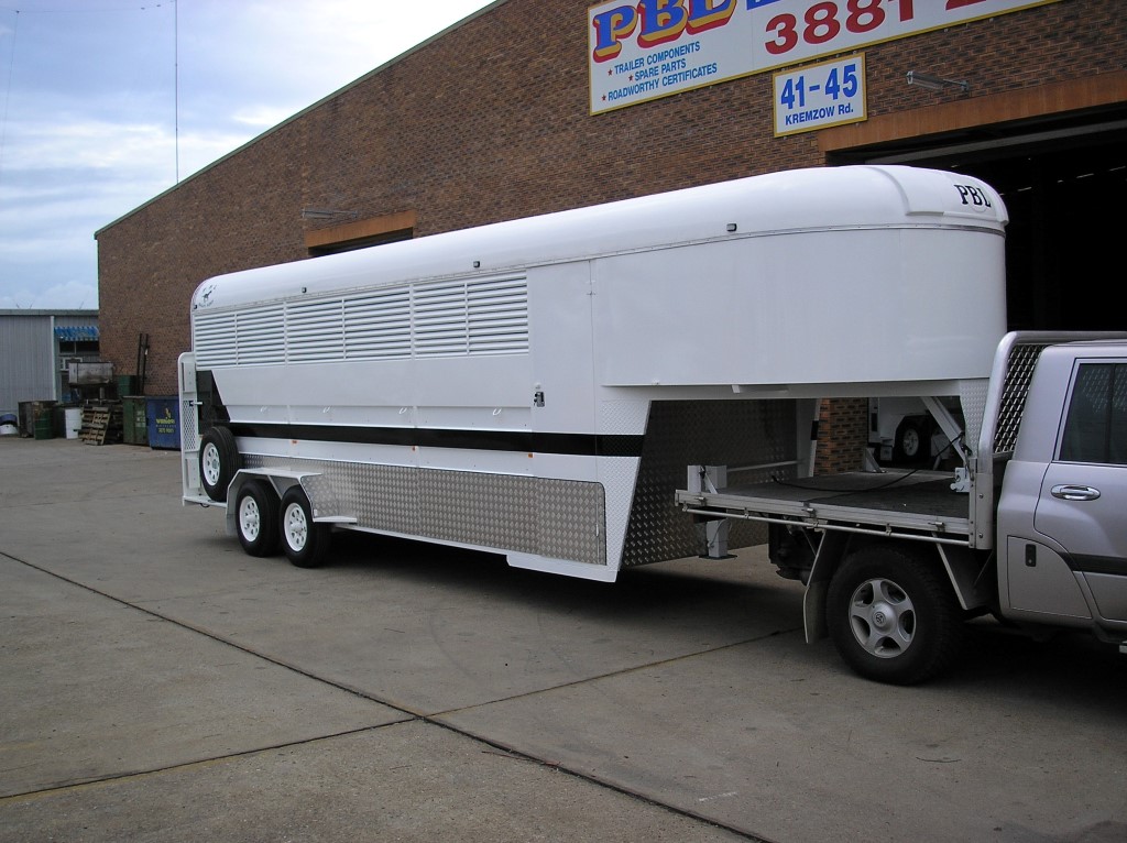 Gooseneck with Louvers & Aluminium Stone Guard