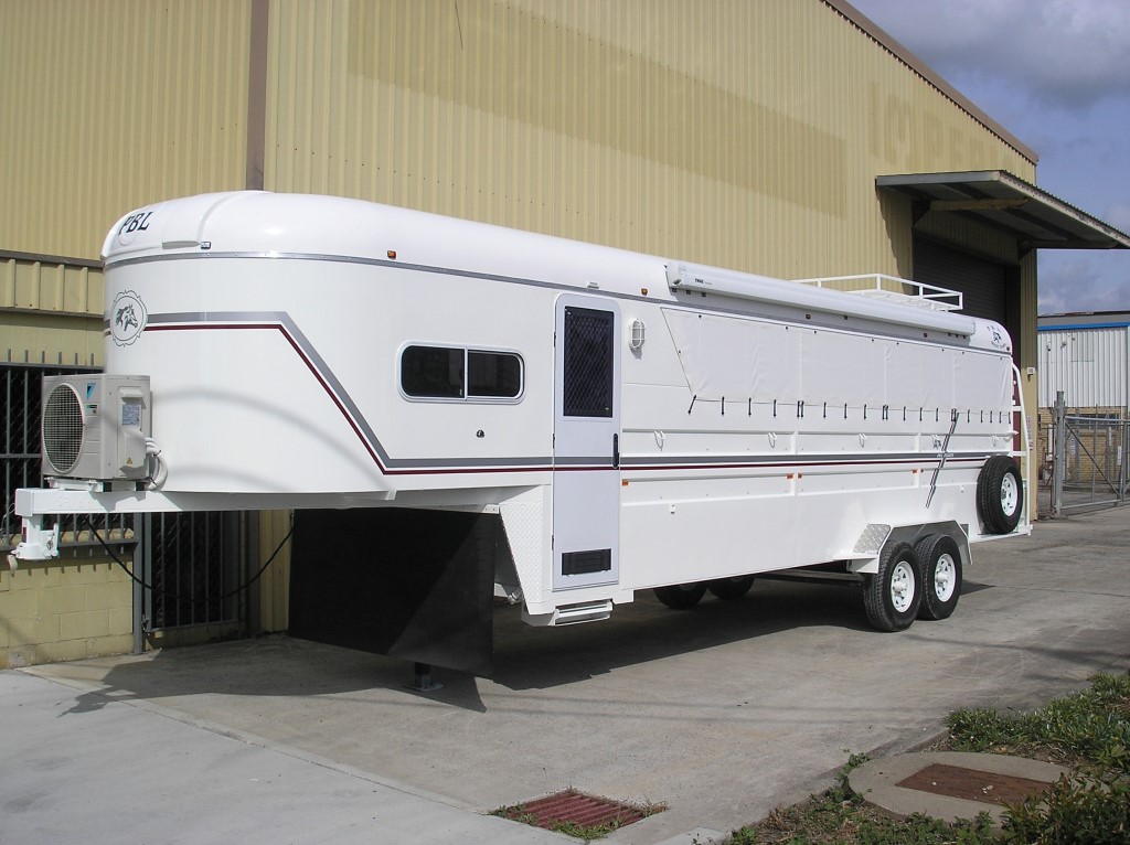 Gooseneck 2.0m Wide 6 Horse with Side Curtain Awning and Living